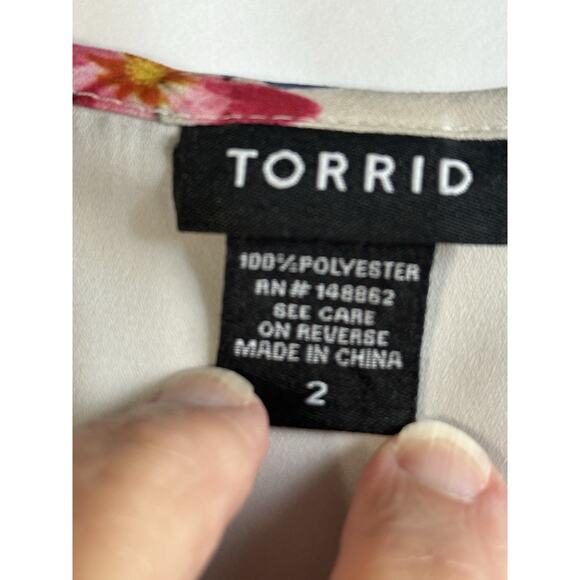Torrid Plus Size 2 Lt. Gray Floral Short Sleeve Pullover Blouse/Top Lightweight - Picture 8 of 11